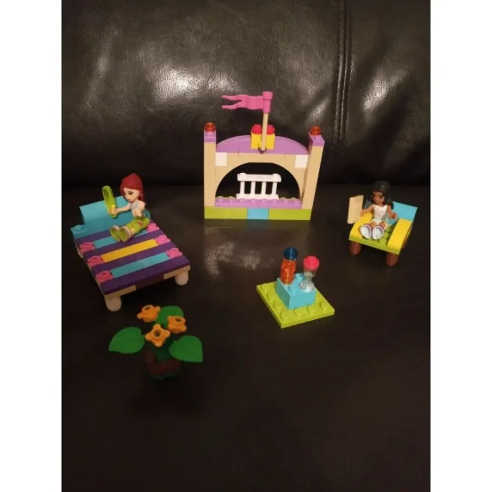 Set Of 5 Lego Friends Sets, 4 Extra Minifigures, Around 100 Extra Pieces TOO!